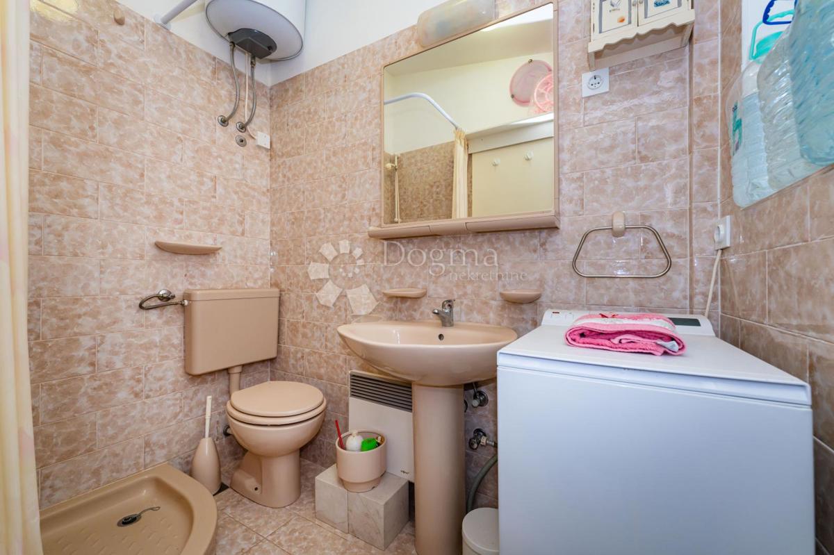 Casa affascinante nel centro di Pag con cortile