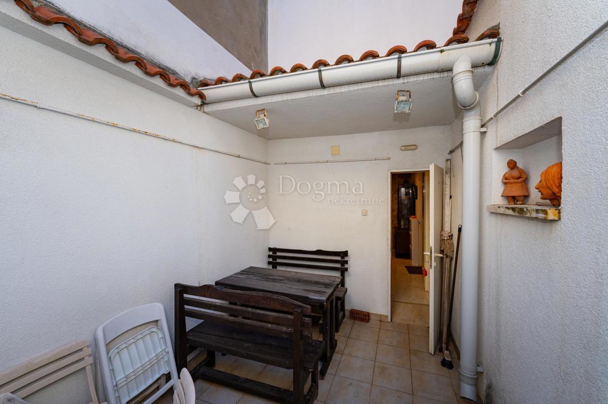 Casa affascinante nel centro di Pag con cortile