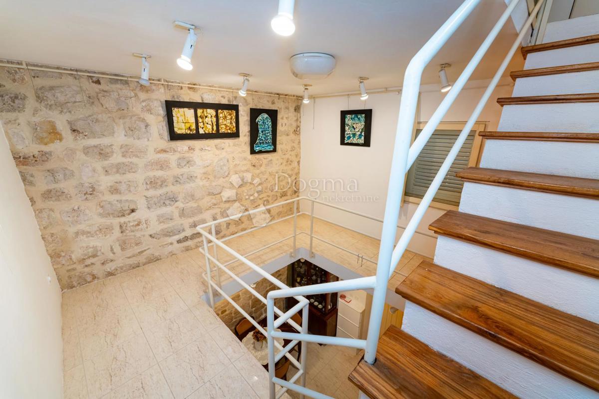 Casa affascinante nel centro di Pag con cortile