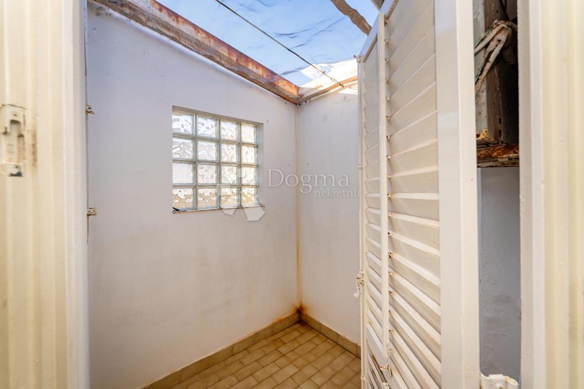 Casa affascinante nel centro di Pag con cortile