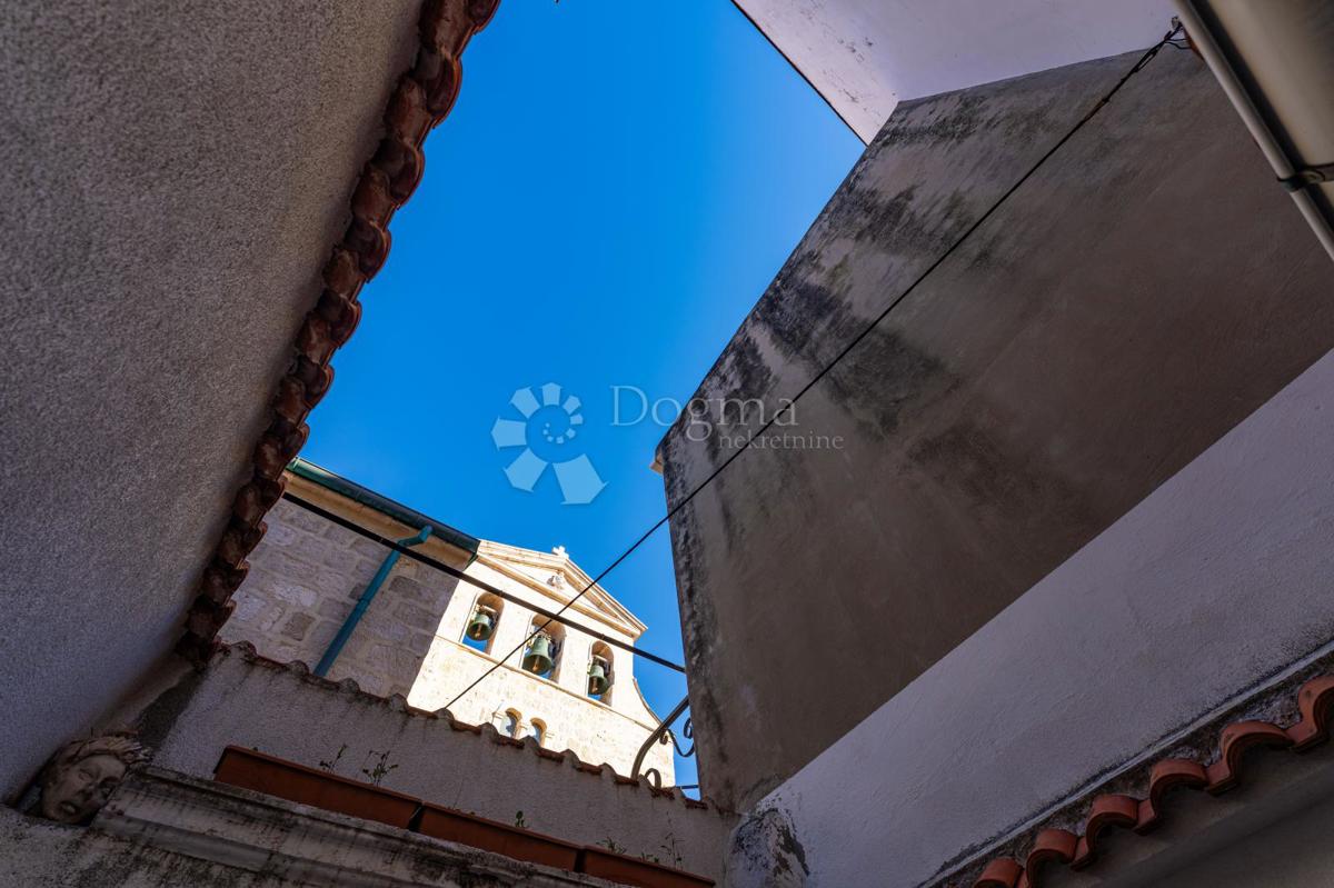 Casa affascinante nel centro di Pag con cortile
