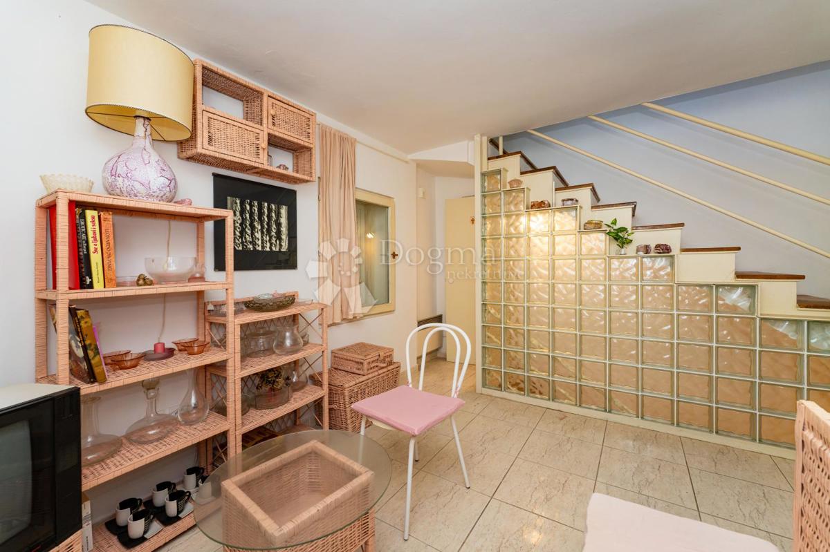 Casa affascinante nel centro di Pag con cortile