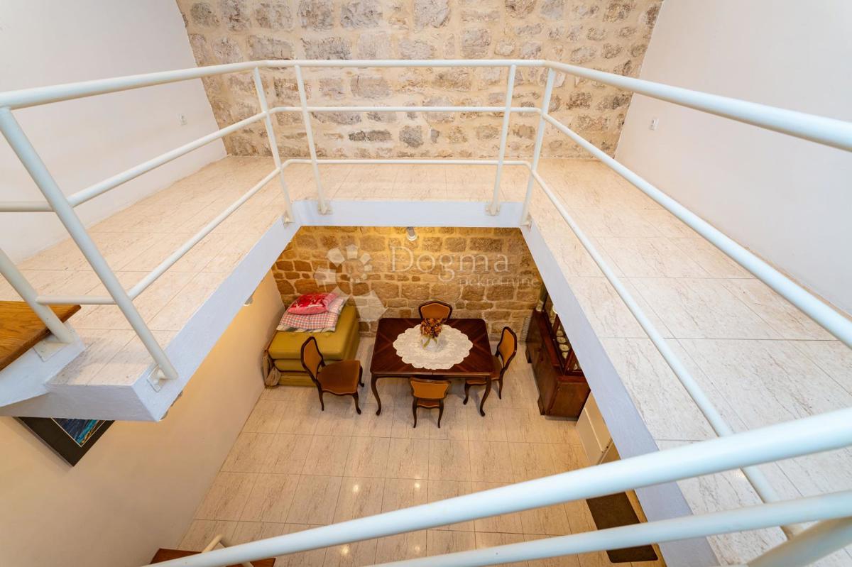 Casa affascinante nel centro di Pag con cortile