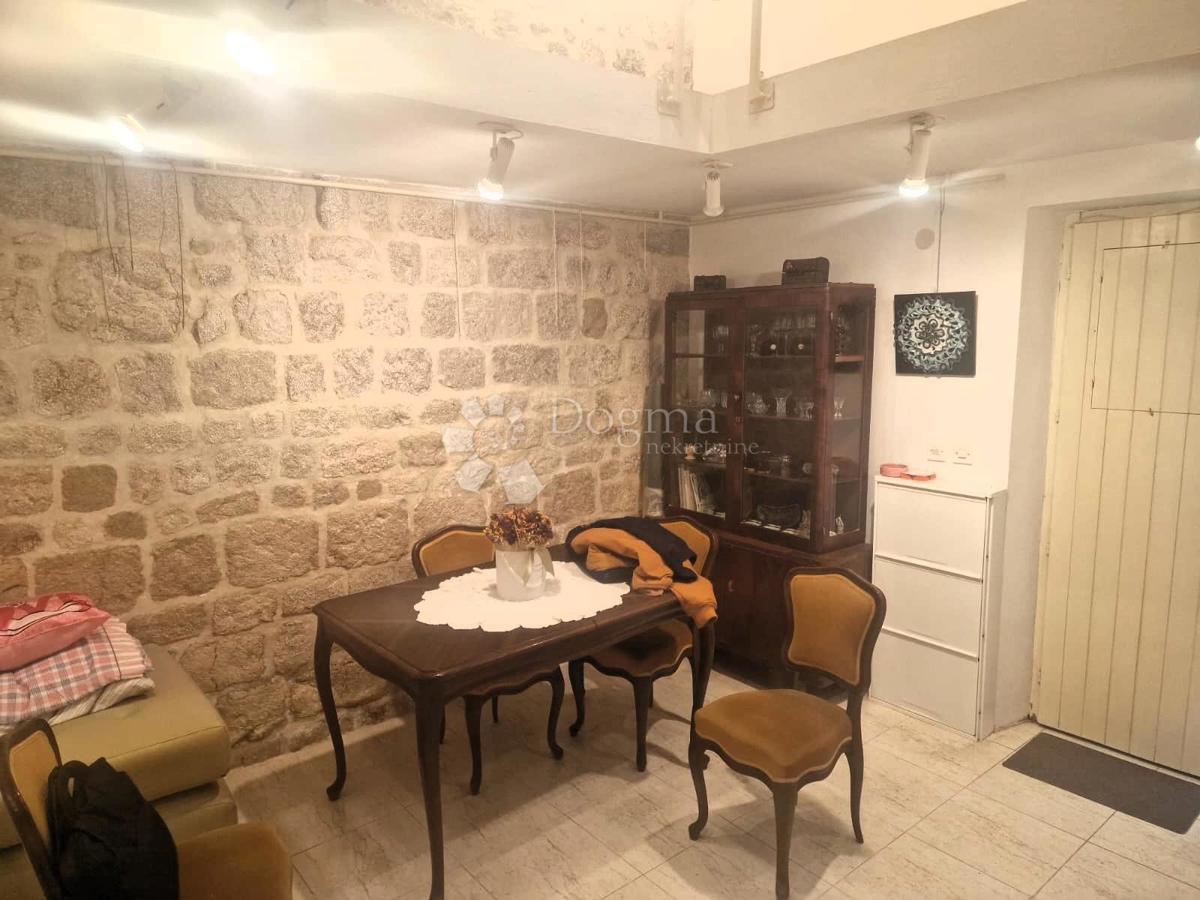 Casa affascinante nel centro di Pag con cortile