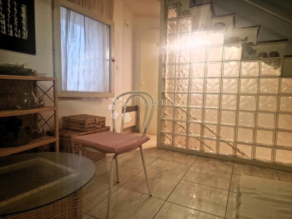 Casa affascinante nel centro di Pag con cortile