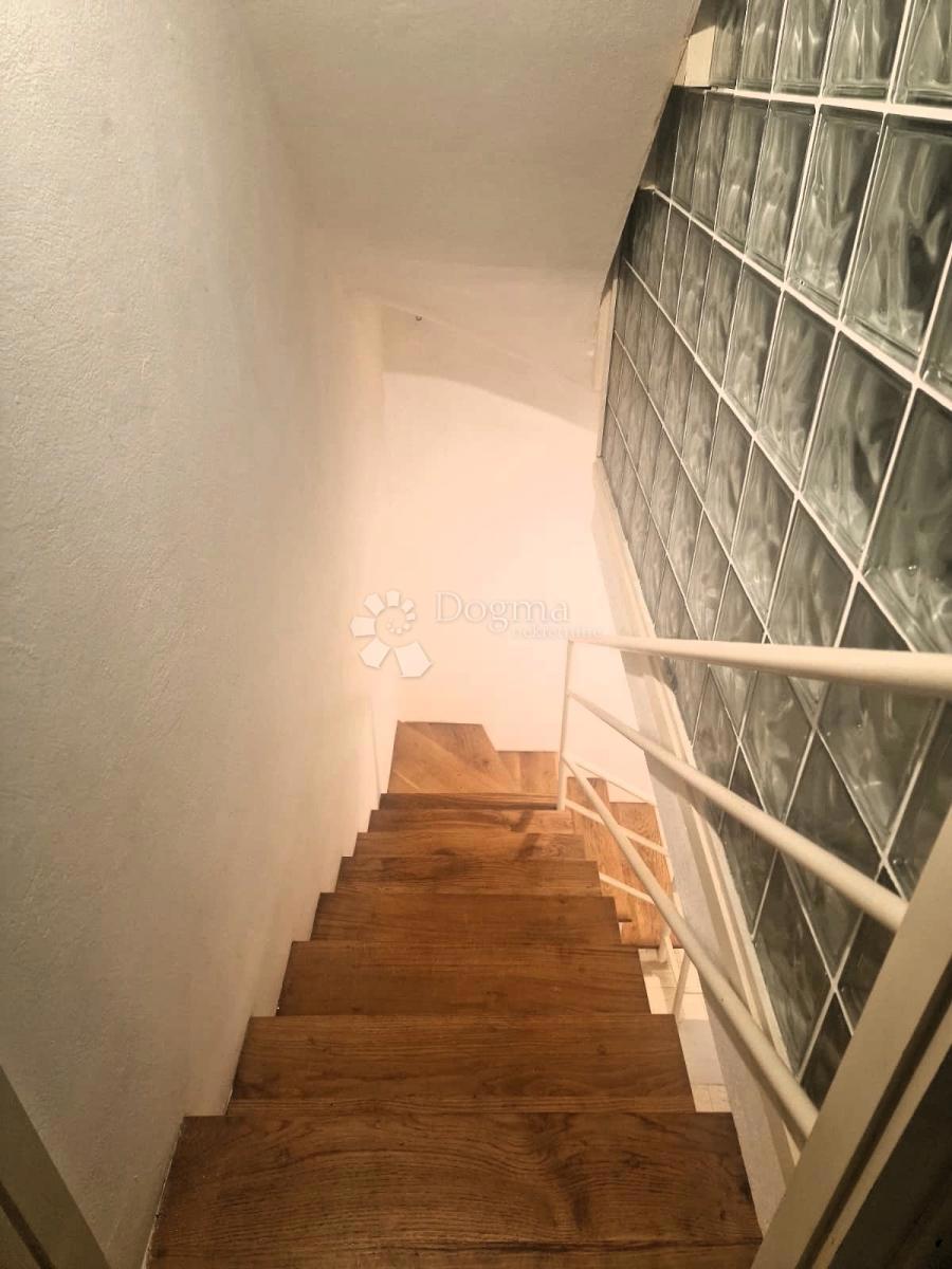 Casa affascinante nel centro di Pag con cortile