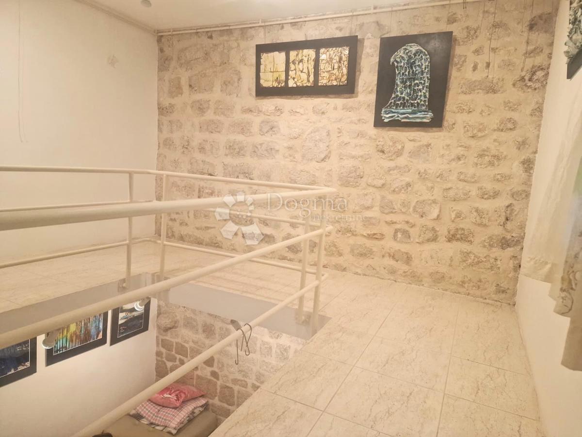 Casa affascinante nel centro di Pag con cortile