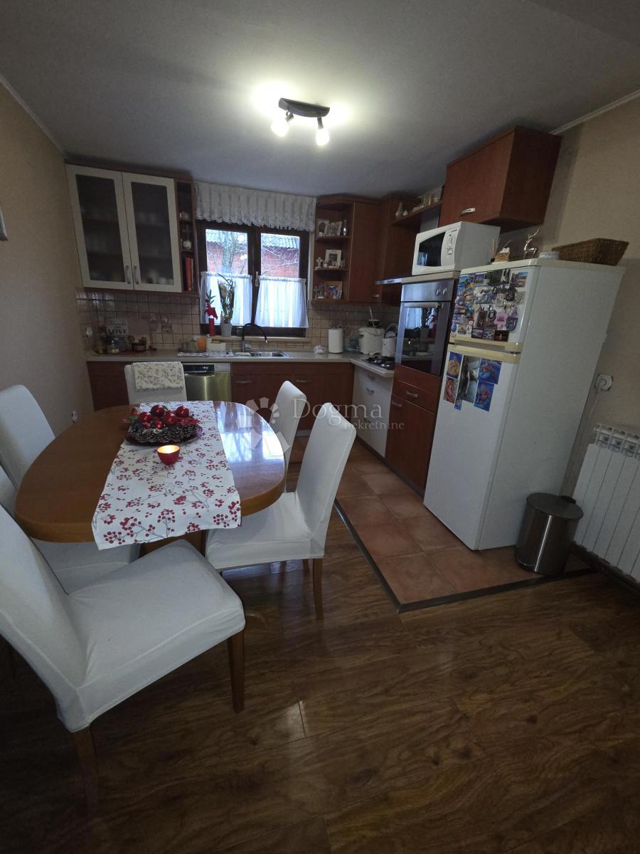 Casa Sesvetski Kraljevec, Sesvete, 209m2