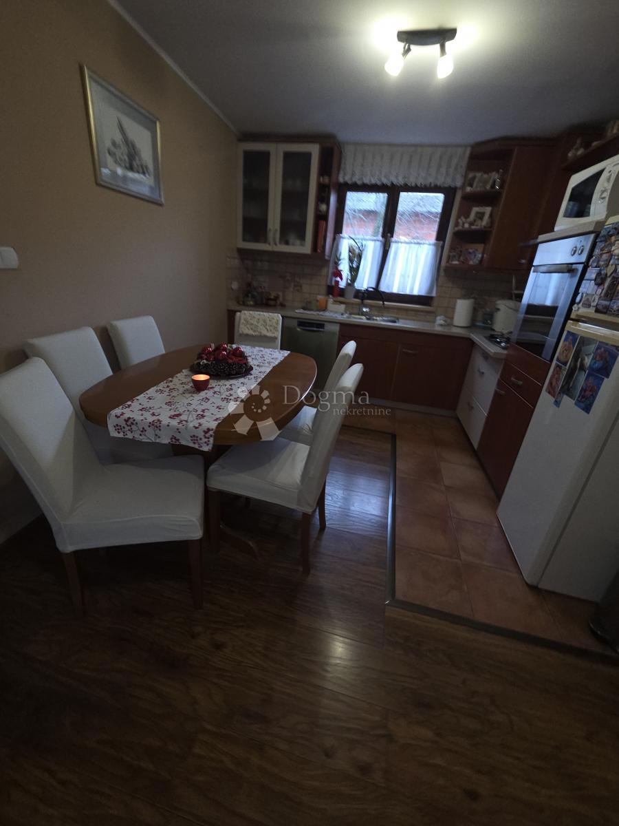 Casa Sesvetski Kraljevec, Sesvete, 209m2