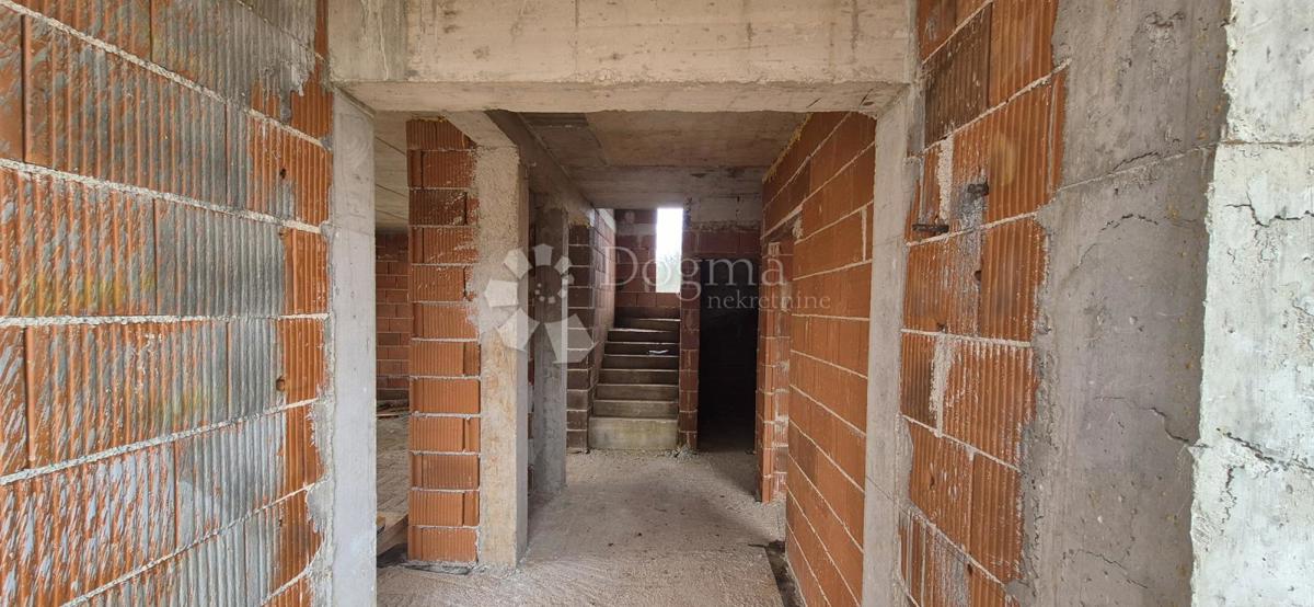 Una casa con piscina nella fase roch bau vicino a Barban