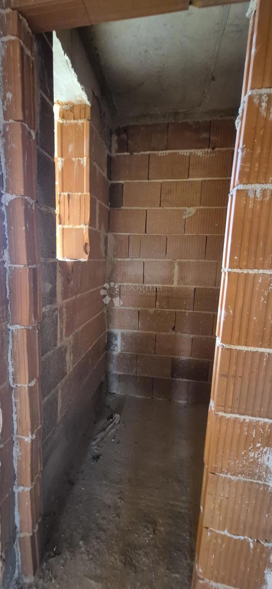 Una casa con piscina nella fase roch bau vicino a Barban