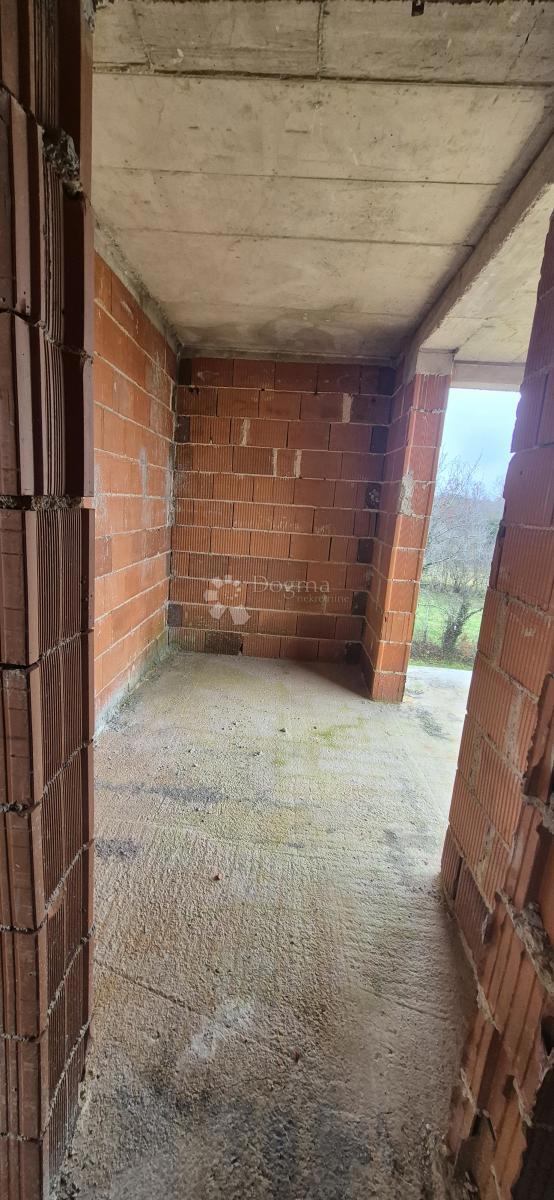 Una casa con piscina nella fase roch bau vicino a Barban