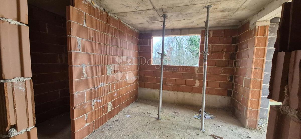 Una casa con piscina nella fase roch bau vicino a Barban