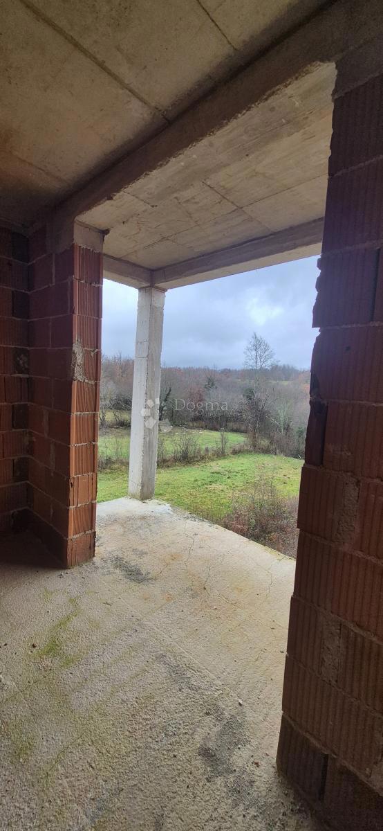 Una casa con piscina nella fase roch bau vicino a Barban