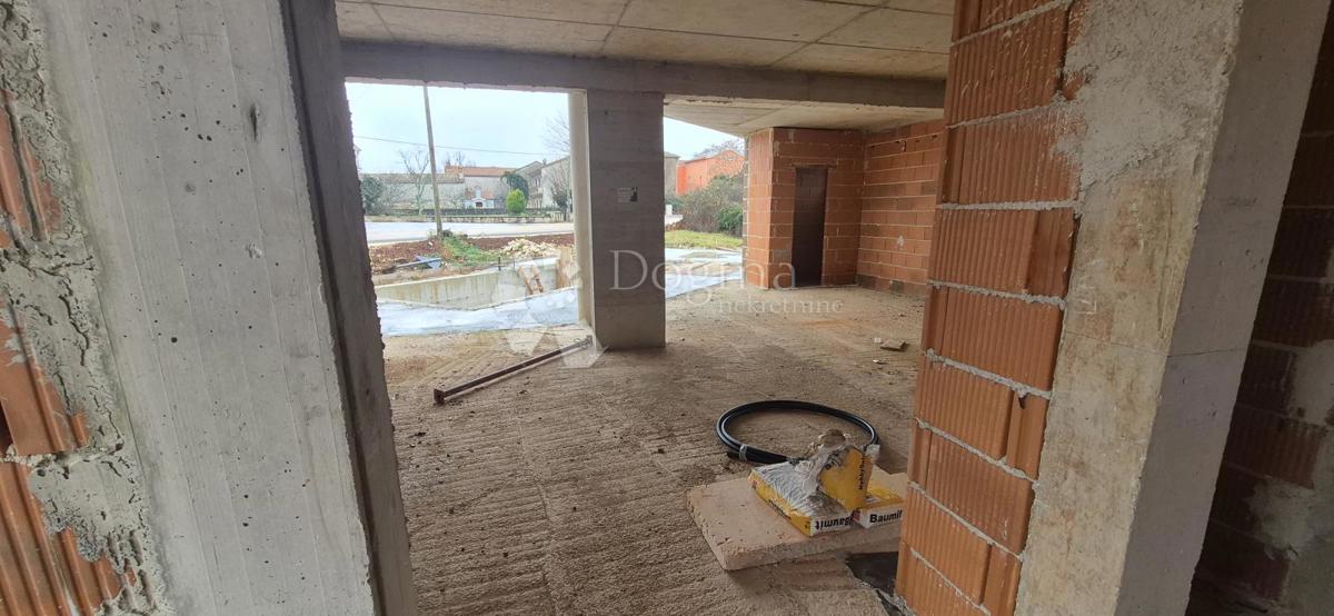 Una casa con piscina nella fase roch bau vicino a Barban