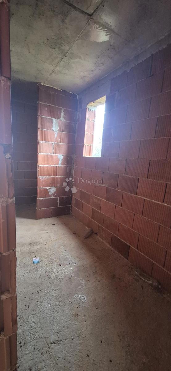 Una casa con piscina nella fase roch bau vicino a Barban