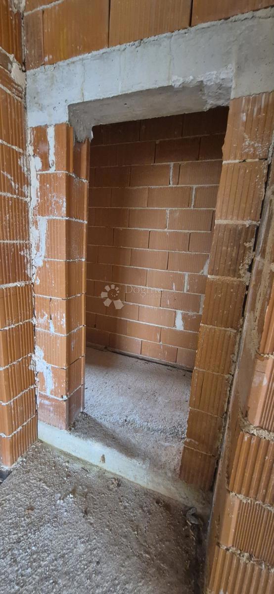 Una casa con piscina nella fase roch bau vicino a Barban