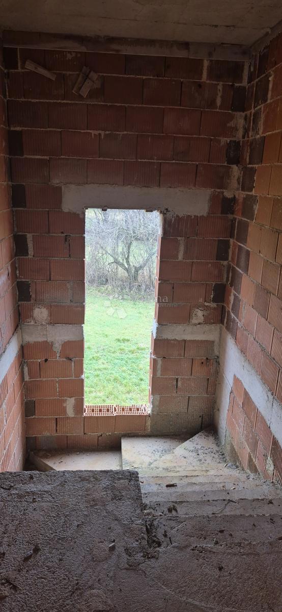 Una casa con piscina nella fase roch bau vicino a Barban