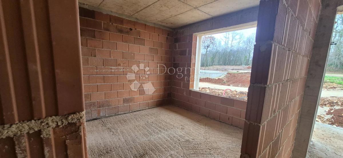 Una casa con piscina nella fase roch bau vicino a Barban