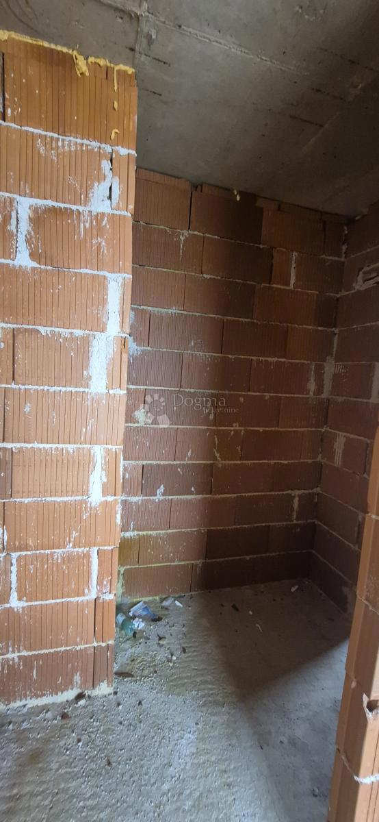 Una casa con piscina nella fase roch bau vicino a Barban