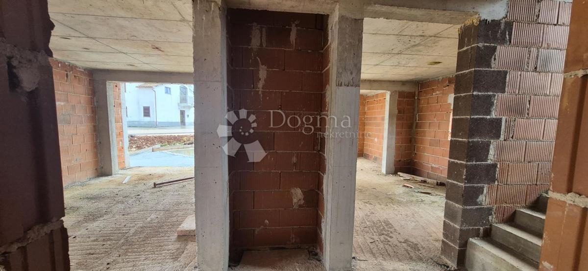 Una casa con piscina nella fase roch bau vicino a Barban