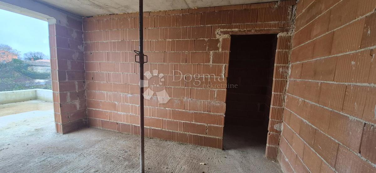 Una casa con piscina nella fase roch bau vicino a Barban