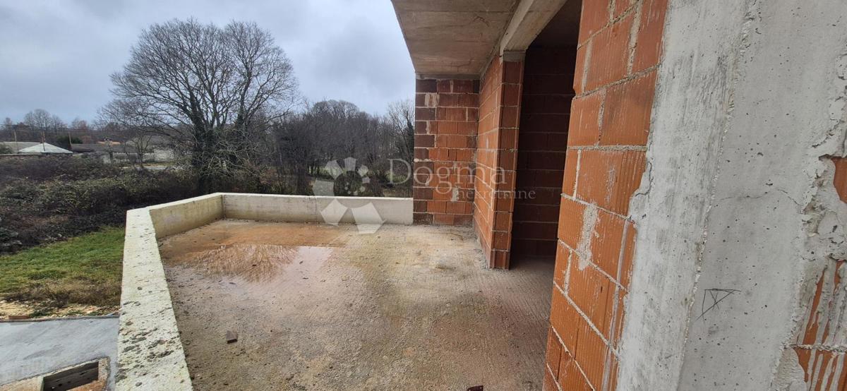 Una casa con piscina nella fase roch bau vicino a Barban