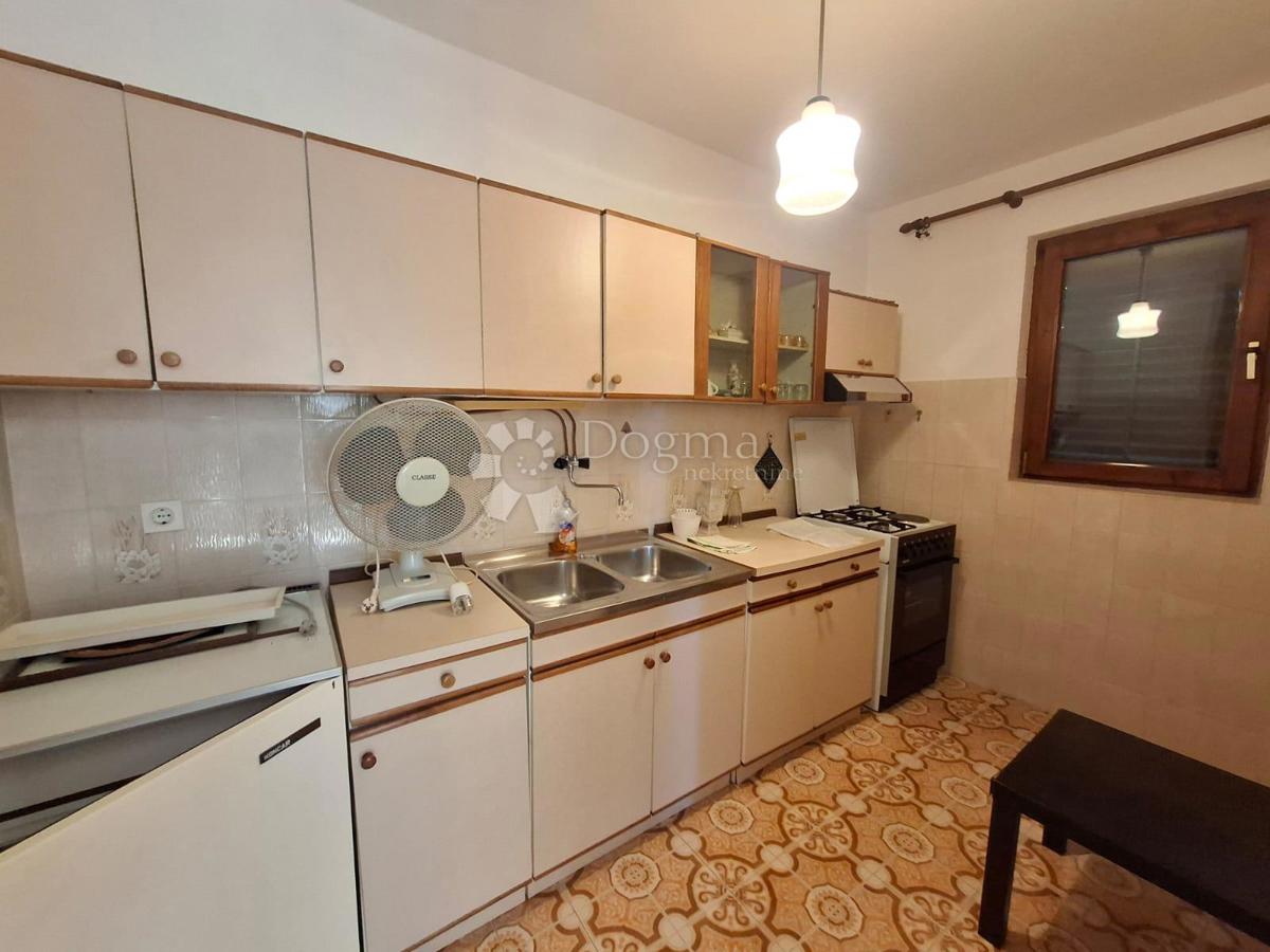 PARENZO (dintorni) - Casa istriana con due unità abitative