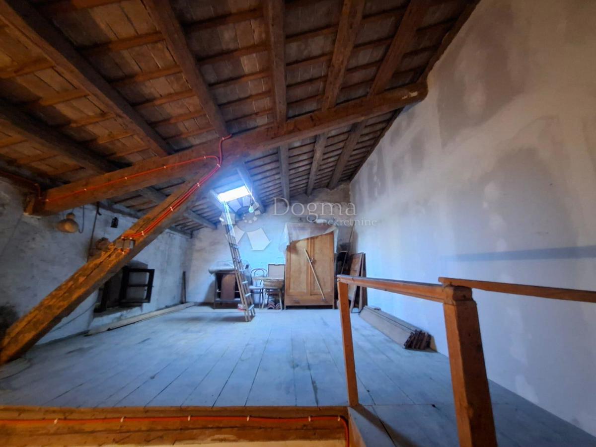 PARENZO (dintorni) - Casa istriana con due unità abitative