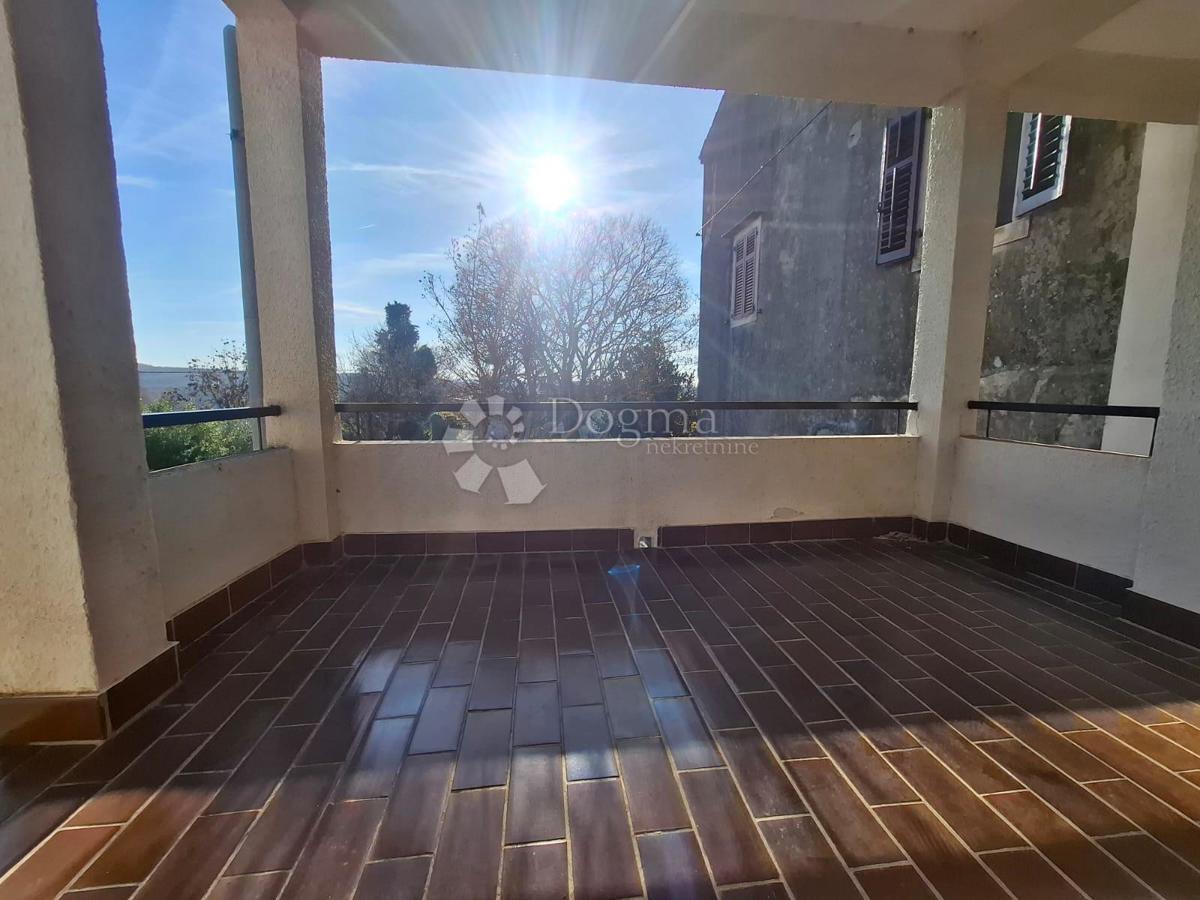 PARENZO (dintorni) - Casa istriana con due unità abitative