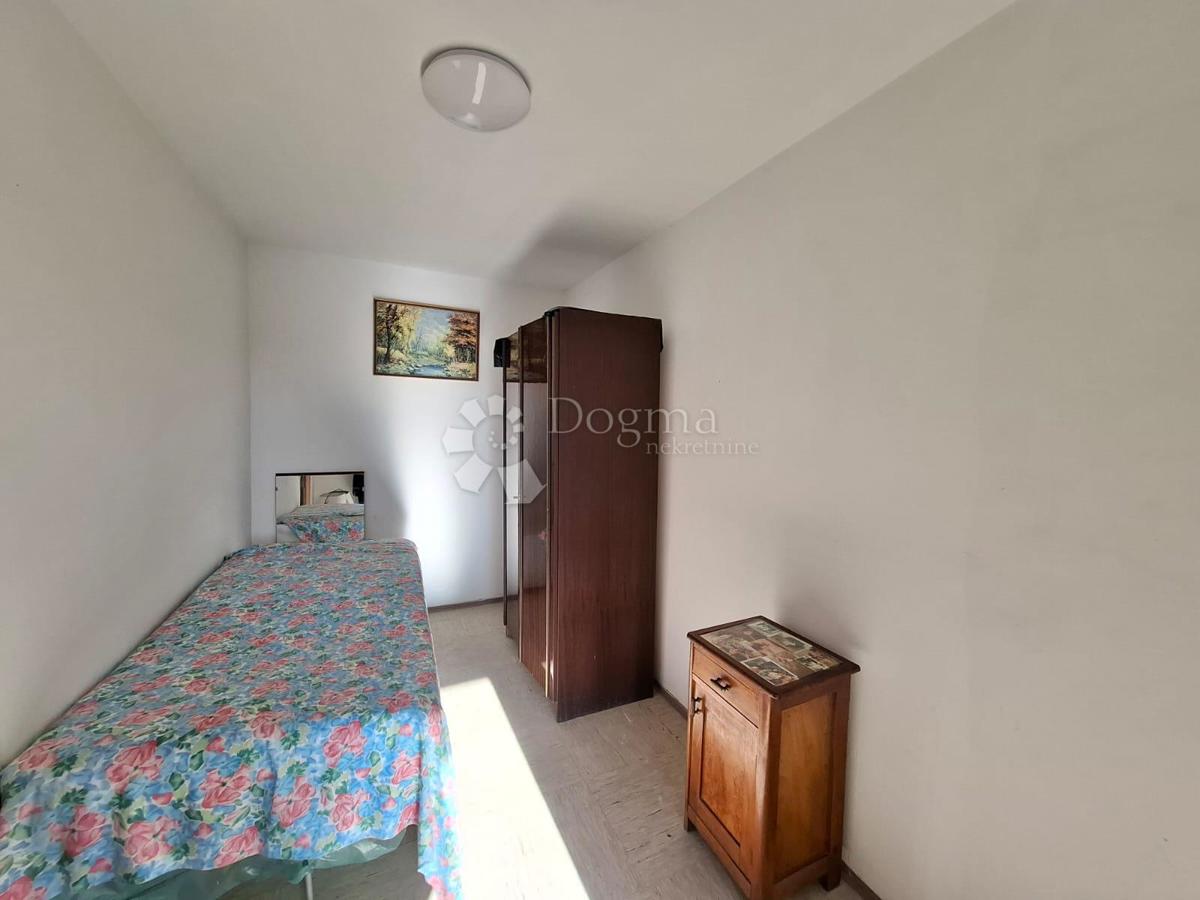 PARENZO (dintorni) - Casa istriana con due unità abitative