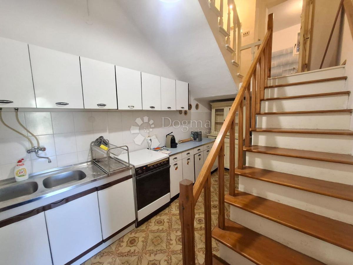 PARENZO (dintorni) - Casa istriana con due unità abitative