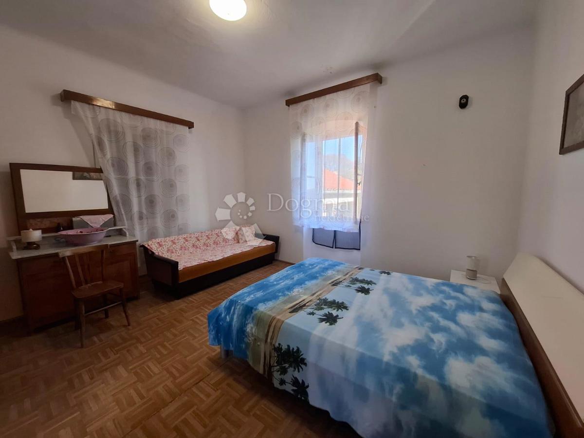 PARENZO (dintorni) - Casa istriana con due unità abitative