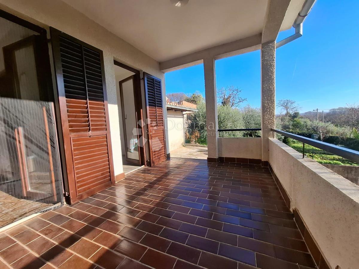 PARENZO (dintorni) - Casa istriana con due unità abitative