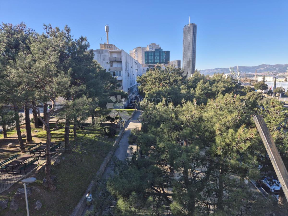 Appartamento in vendita a Kman – disposizione funzionale, vista sul parco