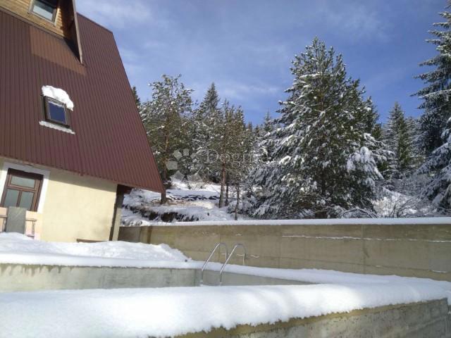 Casa Ravna Gora, 380m2