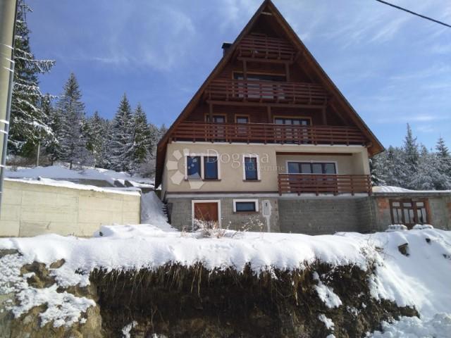 Casa Ravna Gora, 380m2