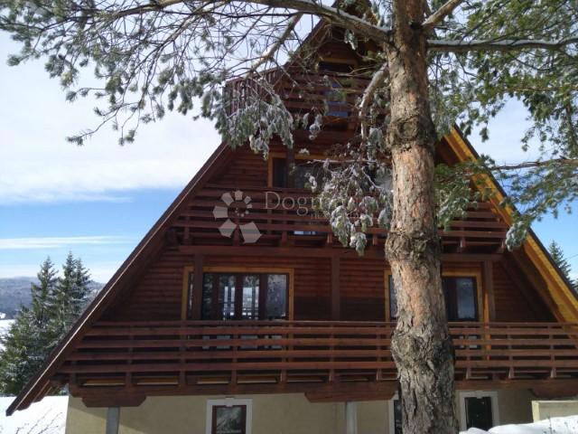 Casa Ravna Gora, 380m2