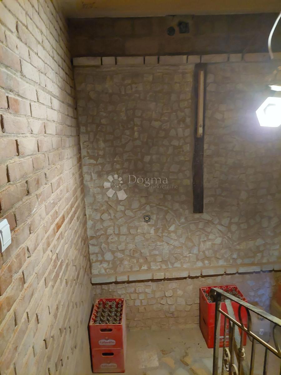 Locale commerciale Darda, 174,08m2