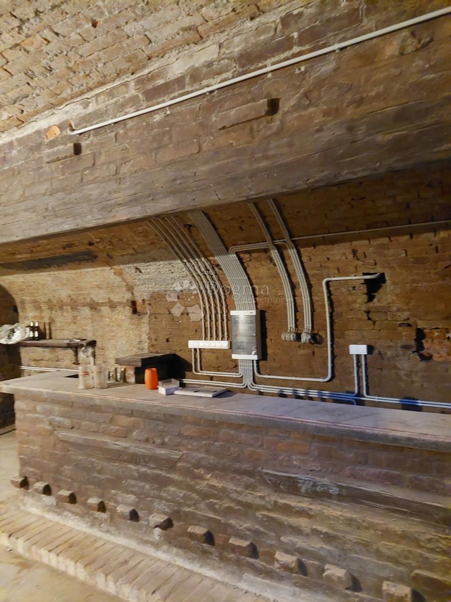 Locale commerciale Darda, 174,08m2