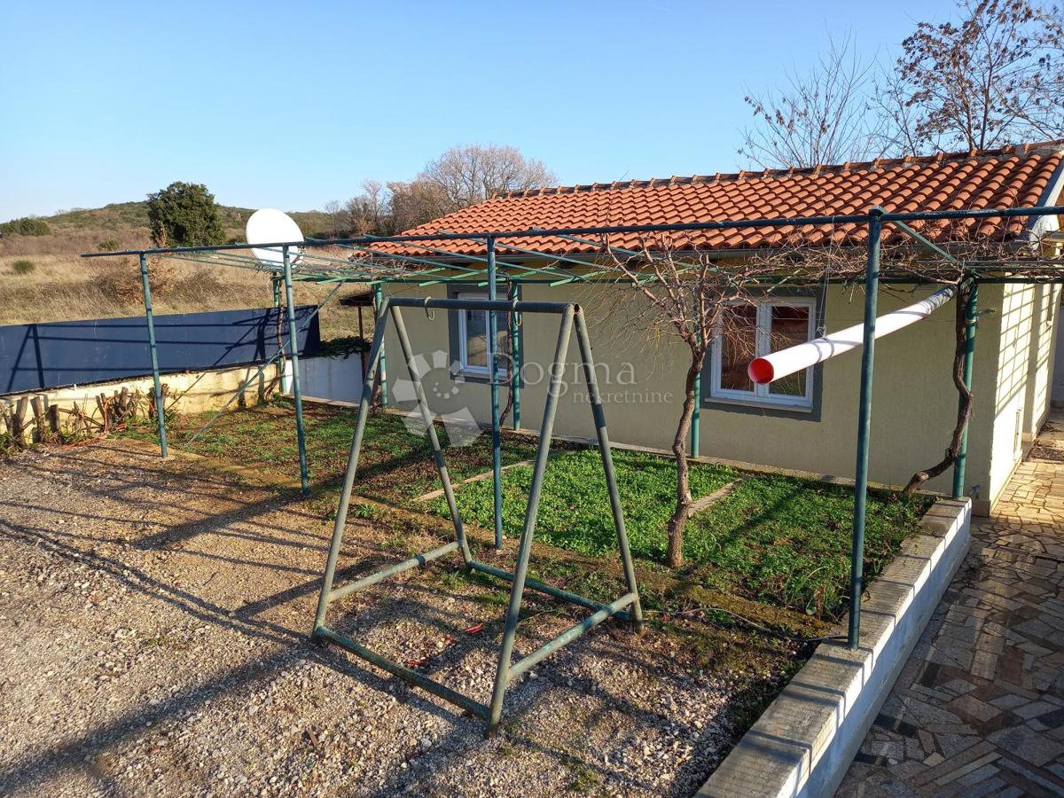 Casa a un piano con piscina in un tranquillo sobborgo di Rovigno