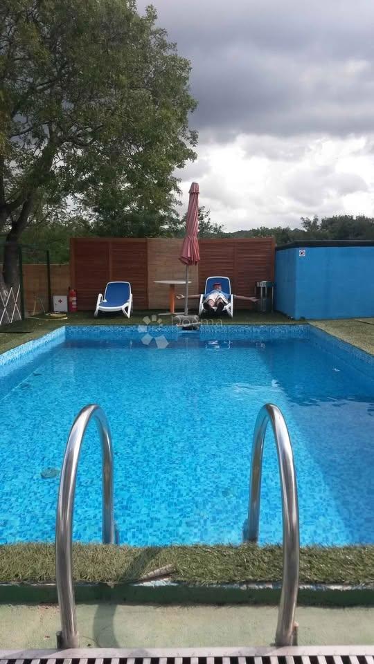 Casa a un piano con piscina in un tranquillo sobborgo di Rovigno