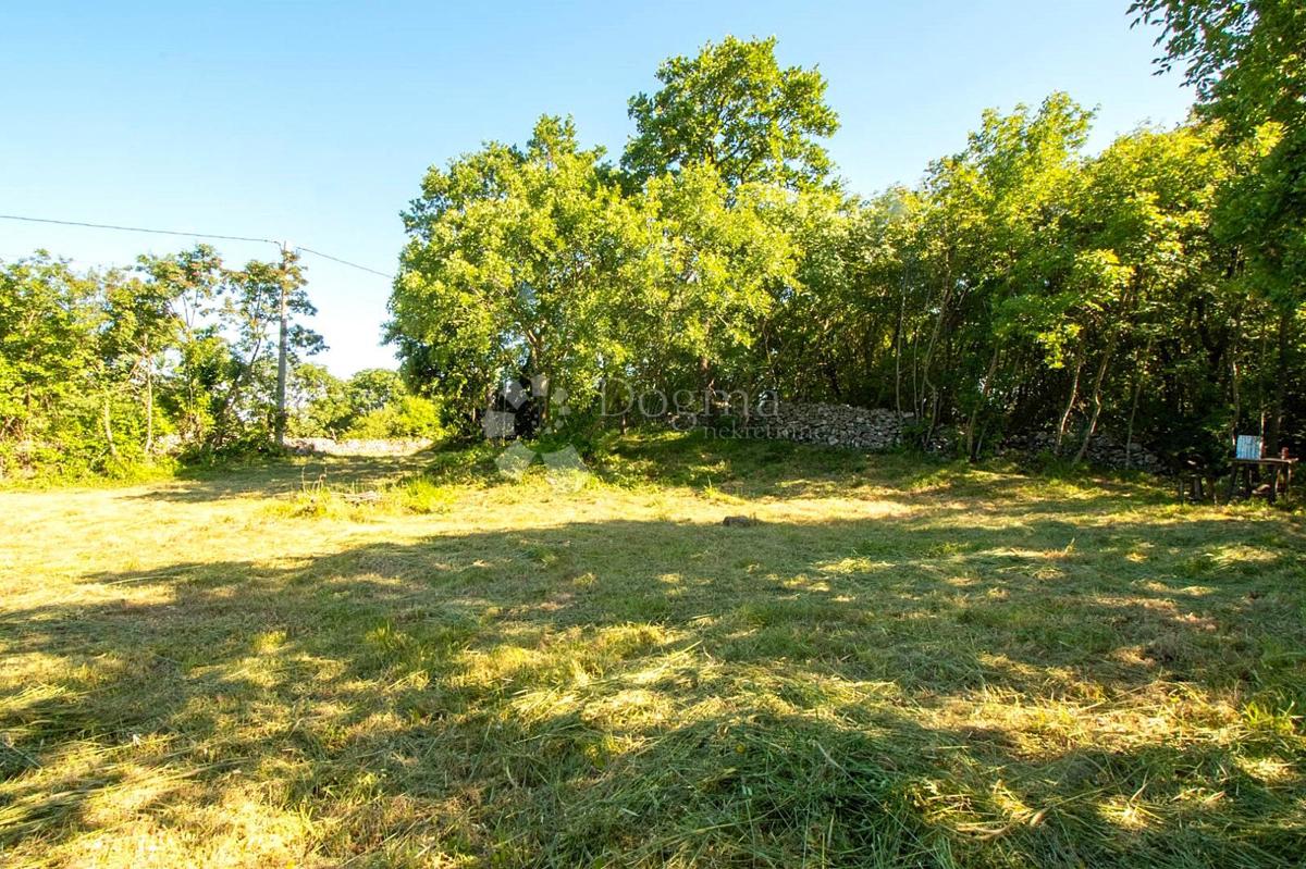 Terreno edificabile in un villaggio tranquillo - Comune di Marčana