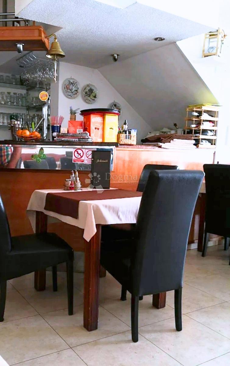 Locale commerciale Baldekin, Šibenik, 73m2