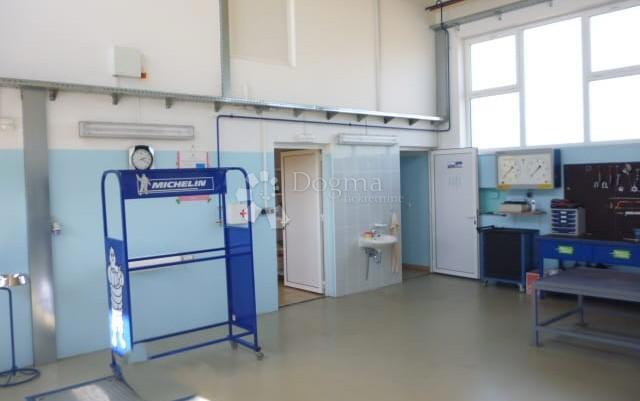 Locale commerciale Celine, Podturen, 245m2