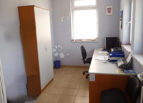 Locale commerciale Celine, Podturen, 245m2