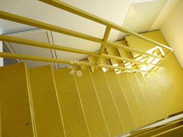 Locale commerciale Celine, Podturen, 245m2