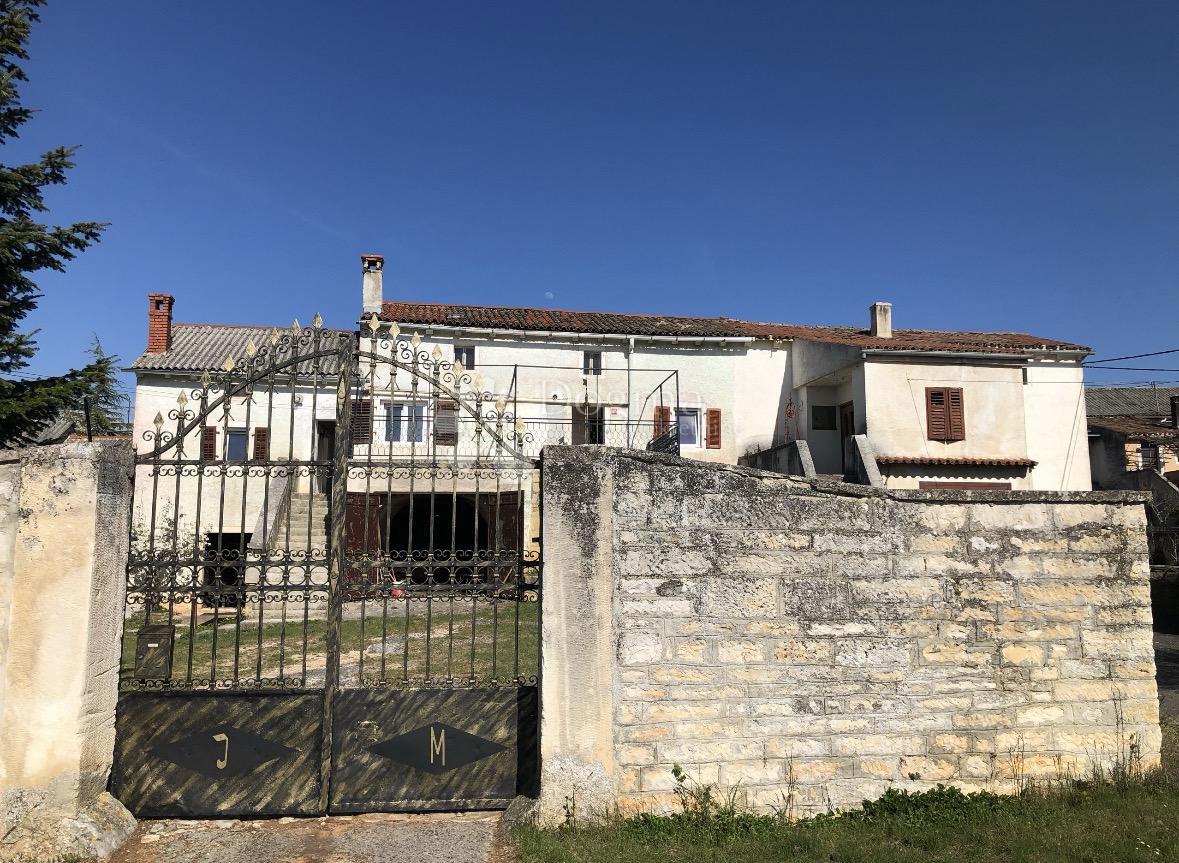 ANTICHITO ISTRIANO CON PERMESSO DI COSTRUZIONE E PROGETTO ATTRAENTE – Sveti Petar u Šumi