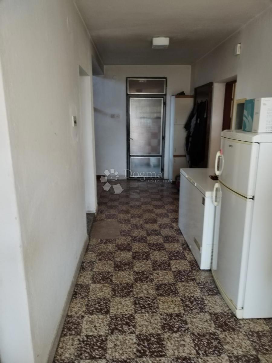 Casa Popović Brdo, Karlovac - Okolica, 260m2