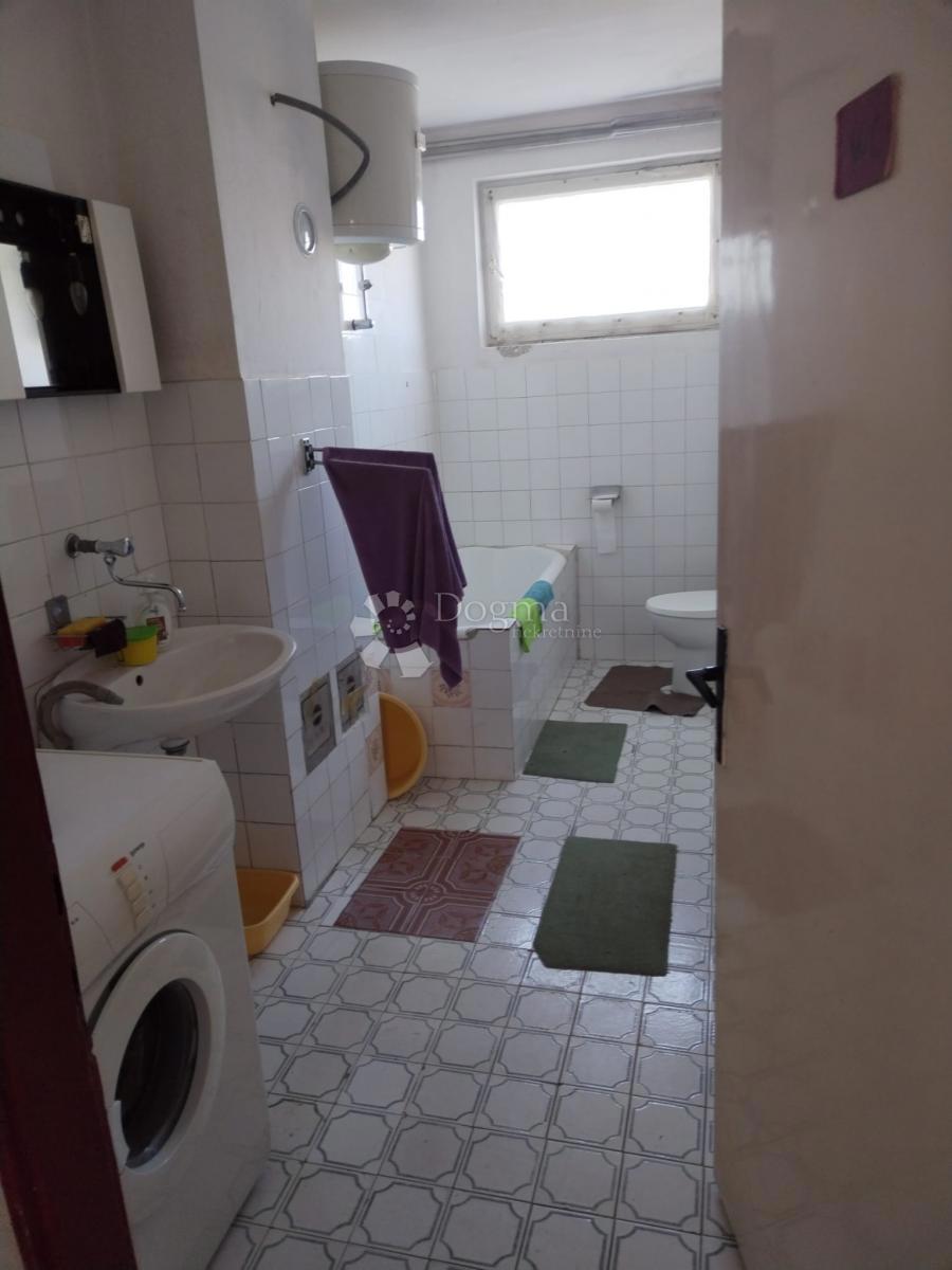 Casa Popović Brdo, Karlovac - Okolica, 260m2